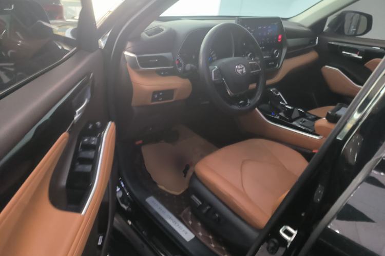Used Toyota Highlander 2023 2.5L Smart Electric Hybrid Dual-Engine Four-Wheel Drive Prestige Version – 7 Seats Interior 3