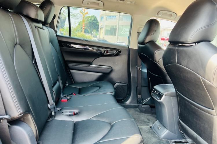 Used Toyota Highlander 2023 2.5L Smart Electric Hybrid Dual-Drive Elite Version 7 Seats Interior 3