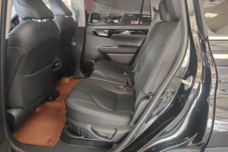 Used Toyota Highlander 2023 2.5L Smart Electric Hybrid Dual-Engine Four-Wheel Drive Prestige Version – 7 Seats Interior 4