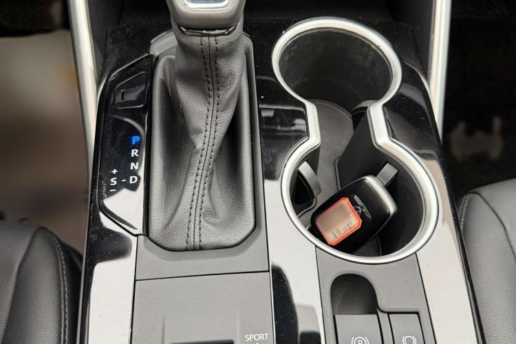 Used Toyota Highlander 2023 2.5L Smart Electric Hybrid Dual-Motor All-Wheel-Drive Luxury 7-Seater Interior 4