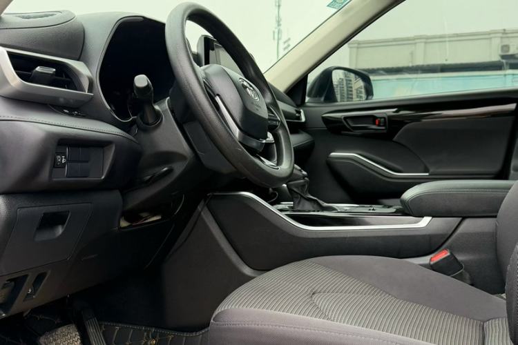 Used Toyota Highlander 2023 2.5L Smart Electric Hybrid Dual-Engine Two-Wheel Drive Elite Version 5 Seats Interior 4