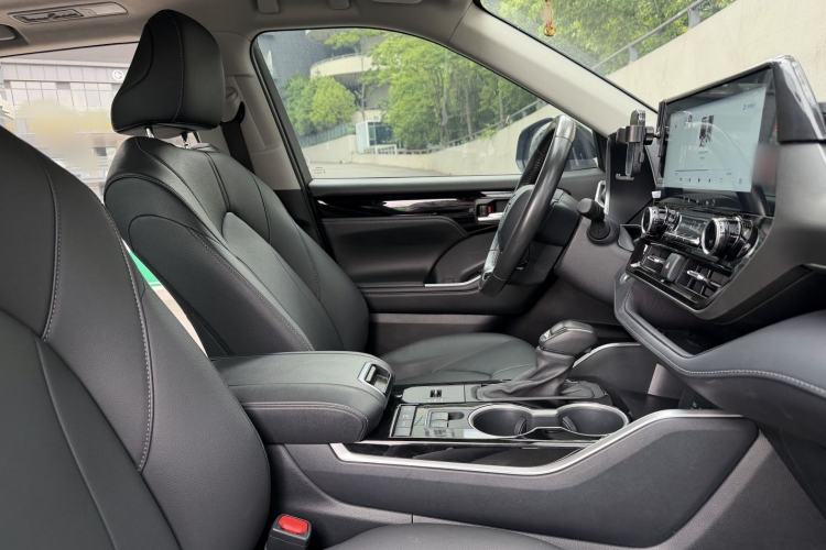 Used Toyota Highlander 2023 2.5L Smart Electric Hybrid Dual-Motor All-Wheel-Drive Luxury 7-Seater Interior 4