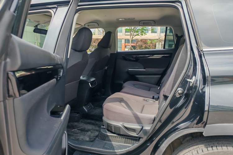 Used Toyota Highlander 2023 2.5L Smart Electric Hybrid Dual-Engine Two-Wheel Drive Elite Version 5 Seats Interior 4