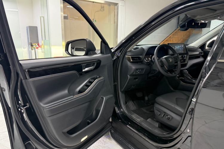 Used Toyota Highlander 2023 2.5L Smart Electric Hybrid Dual-Engine 4x4 Knight Edition 7 Seats Interior 5