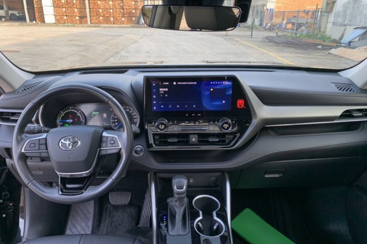 Used Toyota Highlander 2023 2.5L Smart Electric Hybrid Dual-Engine Four-Wheel Drive Prestige Version – 7 Seats Interior 5