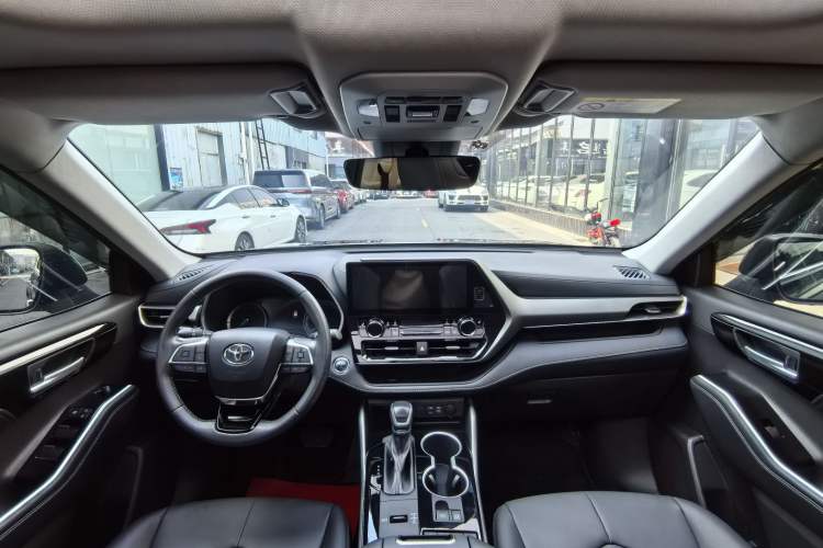 Used Toyota Highlander 2023 2.5L Smart Electric Hybrid Dual-Motor All-Wheel-Drive Luxury 7-Seater Interior 6