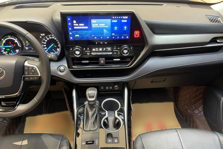 Used Toyota Highlander 2023 2.5L Smart Electric Hybrid Dual-Engine Four-Wheel Drive Prestige Version – 7 Seats Interior 6
