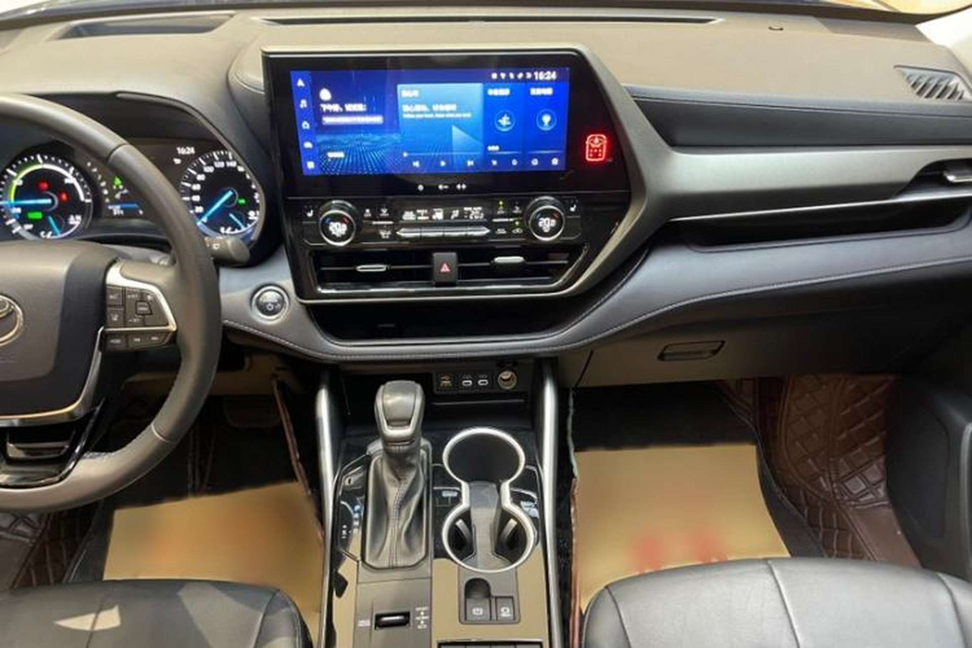 Used Toyota Highlander 2023 2.5L Smart Electric Hybrid Dual-Engine Four-Wheel Drive Prestige Version – 7 Seats Interior 6