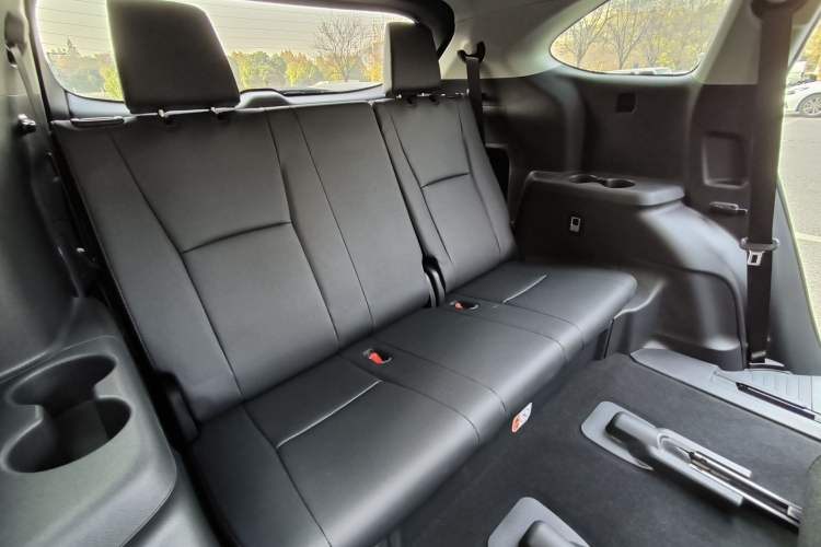 Used Toyota Highlander 2023 2.5L Smart Electric Hybrid Dual-Engine 4x4 Knight Edition 7 Seats Interior 6
