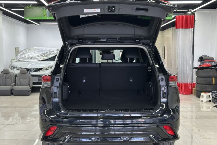 Used Toyota Highlander 2023 2.5L Smart Electric Hybrid Dual-Engine Four-Wheel Drive Prestige Version – 7 Seats Interior 6