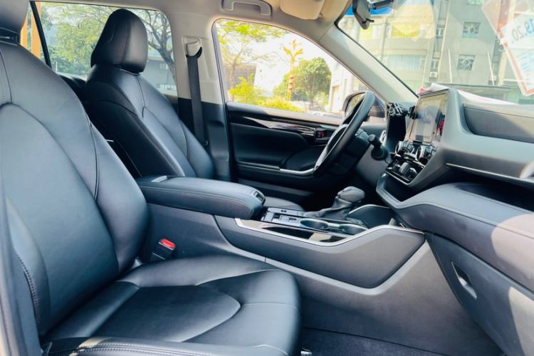 Used Toyota Highlander 2023 2.5L Smart Electric Hybrid Dual-Drive Elite Version 7 Seats Interior 6