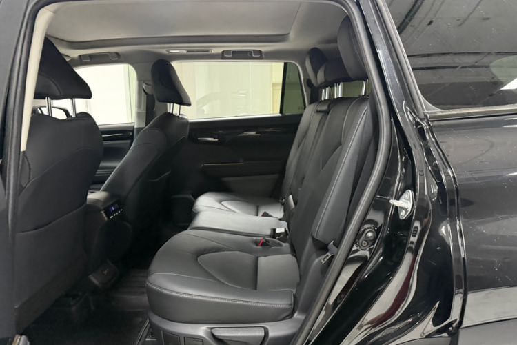 Used Toyota Highlander 2023 2.5L Smart Electric Hybrid Dual-Engine 4x4 Knight Edition 7 Seats Interior 7