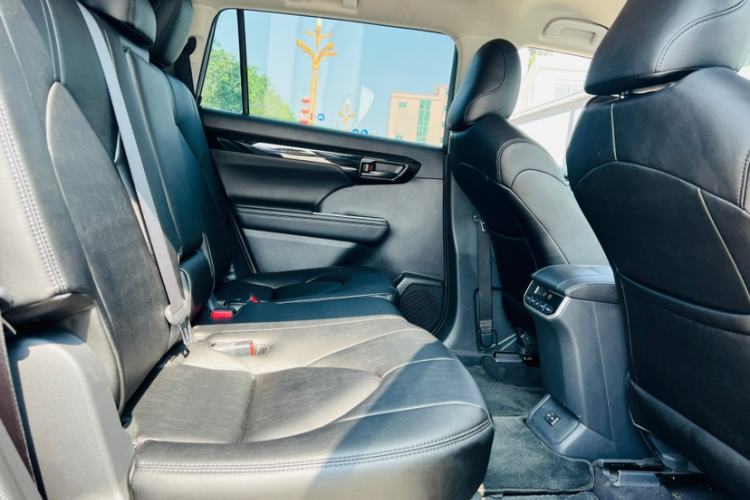 Used Toyota Highlander 2023 2.5L Smart Electric Hybrid Dual-Drive Elite Version 7 Seats Interior 7