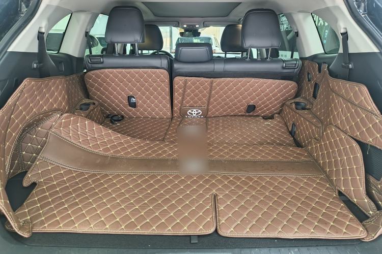 Used Toyota Highlander 2023 2.5L Smart Electric Hybrid Dual-Engine 4x4 Knight Edition 7 Seats Interior 9
