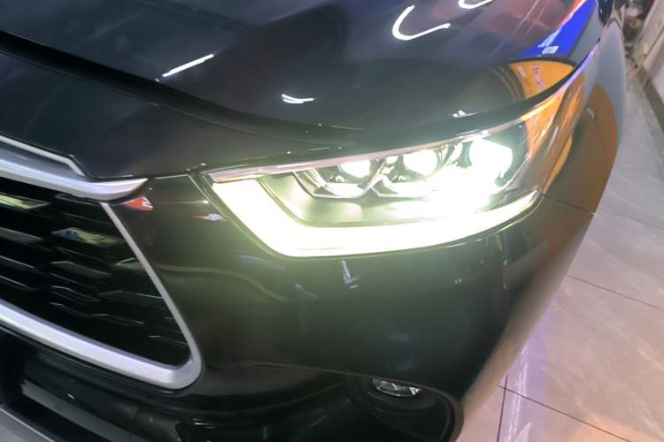 Used Toyota Highlander 2023 2.5L Smart Electric Hybrid Dual-Engine Four-Wheel Drive Prestige Version – 7 Seats Left Front Headlight