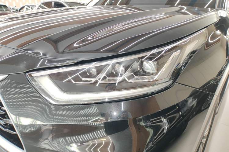 Used Toyota Highlander 2023 2.5L Smart Electric Hybrid Dual-Engine Four-Wheel Drive Prestige Version – 7 Seats Left Front Headlight