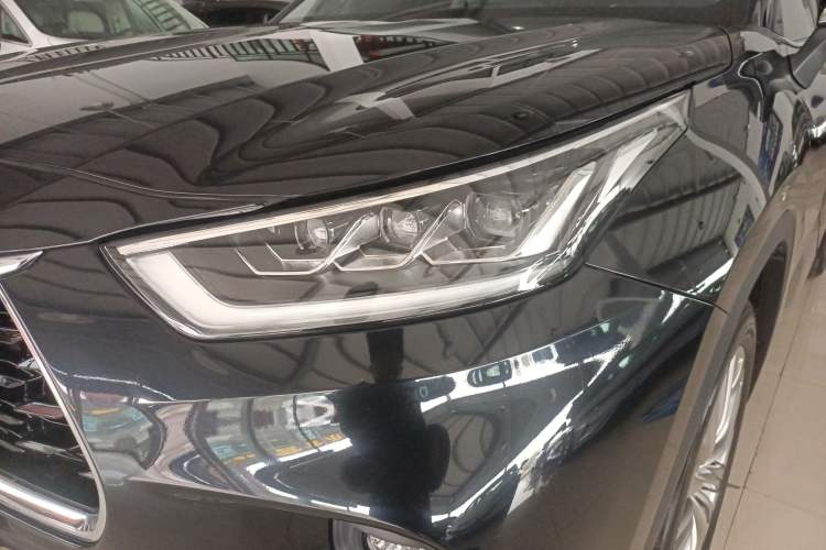 Used Toyota Highlander 2023 2.5L Smart Electric Hybrid Dual-Motor All-Wheel-Drive Supreme Edition – 7 Seats Left Front Headlight