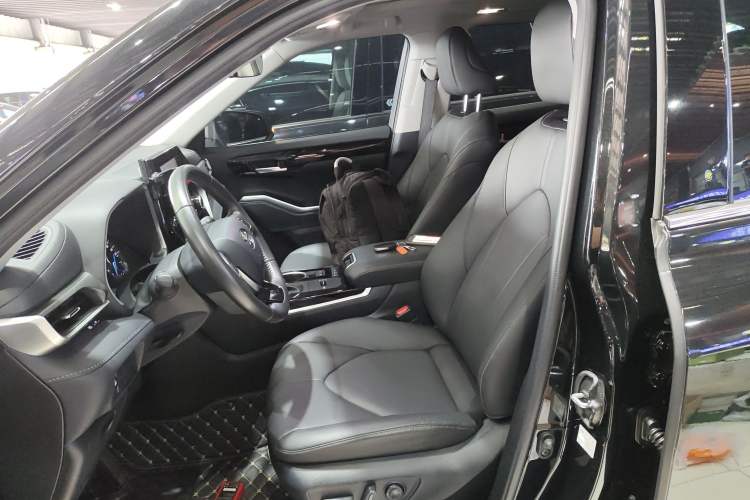 Used Toyota Highlander 2023 2.5L Smart Electric Hybrid Dual-Motor All-Wheel-Drive Luxury 7-Seater Left Front Seat