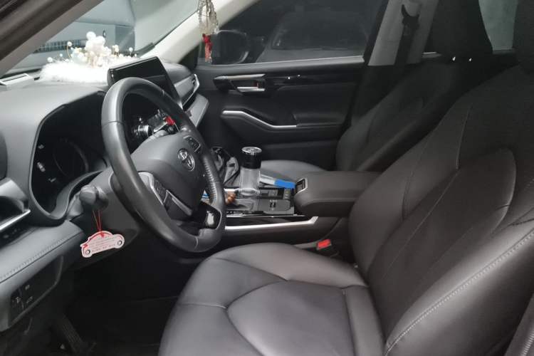 Used Toyota Highlander 2023 2.5L Smart Electric Hybrid Dual-Engine Four-Wheel Drive Prestige Version – 7 Seats Left Front Seat