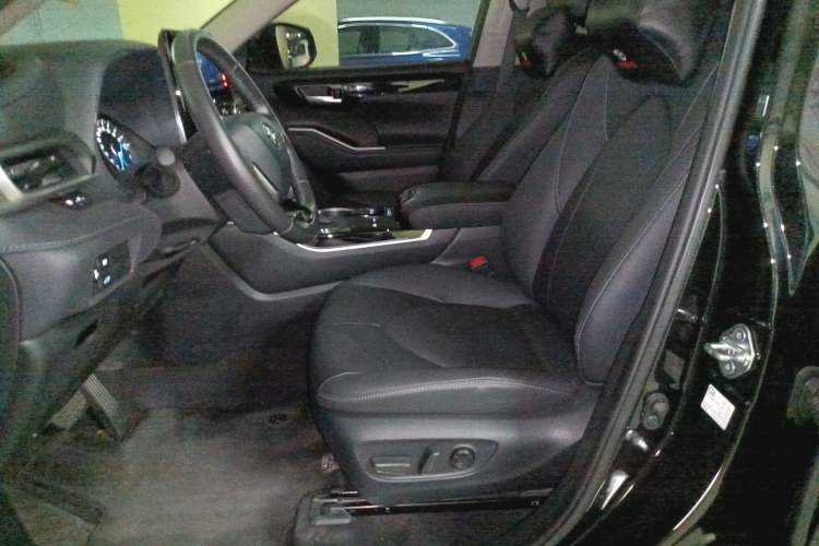 Used Toyota Highlander 2023 2.5L Smart Electric Hybrid Dual-Engine Four-Wheel Drive Prestige Version – 7 Seats Left Front Seat
