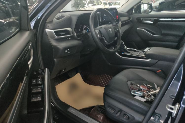 Used Toyota Highlander 2023 2.5L Smart Electric Hybrid Dual-Engine Four-Wheel Drive Prestige Version – 7 Seats Left Front Seat