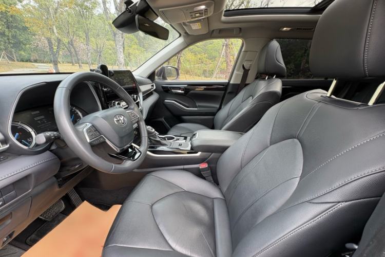 Used Toyota Highlander 2023 2.5L Smart Electric Hybrid Dual-Engine Four-Wheel Drive Prestige Version – 7 Seats Left Front Seat