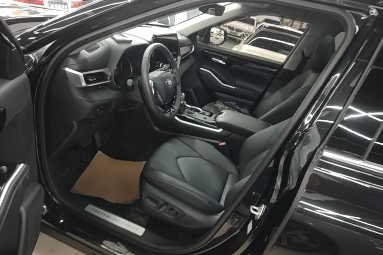Used Toyota Highlander 2023 2.5L Smart Electric Hybrid Dual-Engine Four-Wheel Drive Prestige Version – 7 Seats Left Front Seat