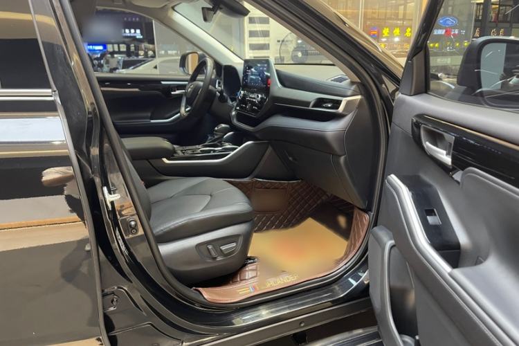 Used Toyota Highlander 2023 2.5L Smart Electric Hybrid Dual-Engine Four-Wheel Drive Prestige Version – 7 Seats Left Front Seat