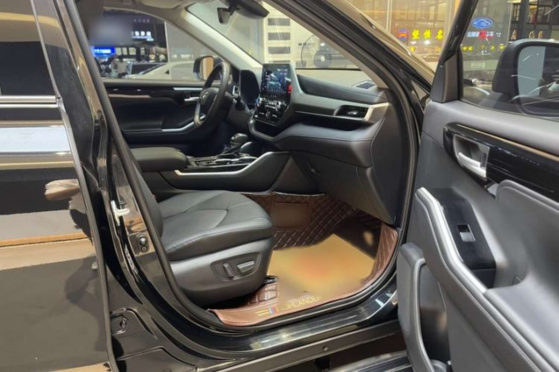 Used Toyota Highlander 2023 2.5L Smart Electric Hybrid Dual-Engine Four-Wheel Drive Prestige Version – 7 Seats Left Front Seat