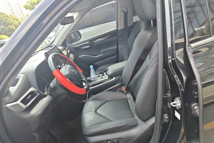 Used Toyota Highlander 2023 2.5L Smart Electric Hybrid Dual-Engine Four-Wheel Drive Prestige Version – 7 Seats Left Front Seat