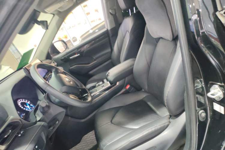 Used Toyota Highlander 2023 2.5L Smart Electric Hybrid Dual-Engine 4x4 Knight Edition 7 Seats Left Front Seat