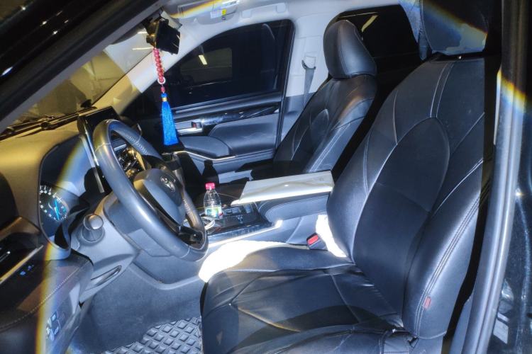 Used Toyota Highlander 2023 2.5L Smart Electric Hybrid Dual-Engine 4x4 Knight Edition 7 Seats Left Front Seat