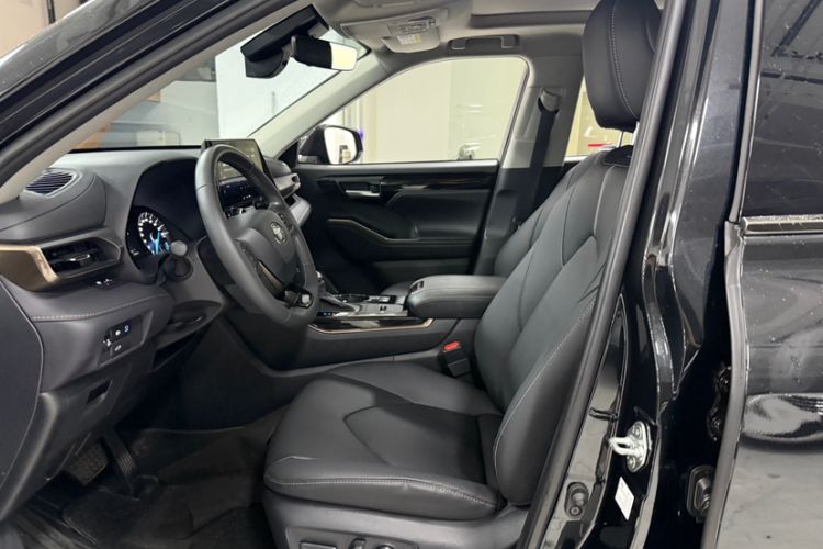 Used Toyota Highlander 2023 2.5L Smart Electric Hybrid Dual-Engine 4x4 Knight Edition 7 Seats Left Front Seat