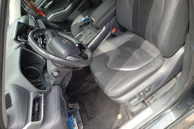 Used Toyota Highlander 2023 2.5L Smart Electric Hybrid Dual-Engine Four-Wheel Drive Prestige Version – 7 Seats Left Front Seat