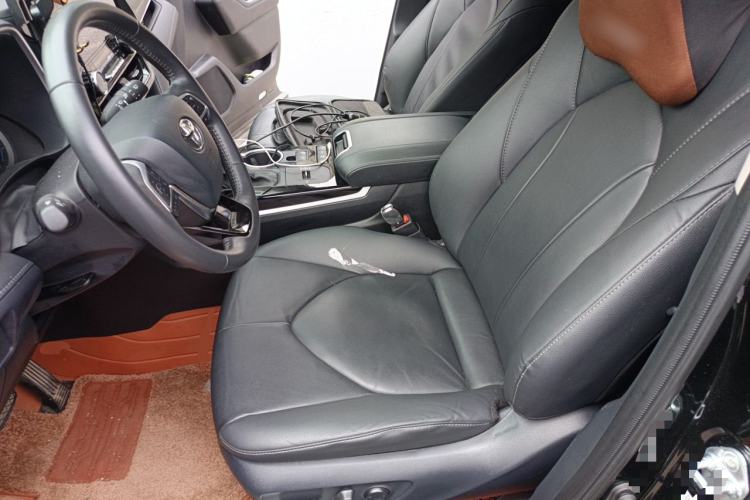 Used Toyota Highlander 2023 2.5L Smart Electric Hybrid Dual-Engine Four-Wheel Drive Prestige Version – 7 Seats Left Front Seat