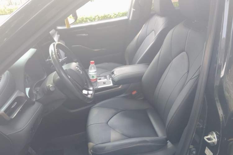 Used Toyota Highlander 2023 2.5L Smart Electric Hybrid Dual-Engine 4x4 Knight Edition 7 Seats Left Front Seat