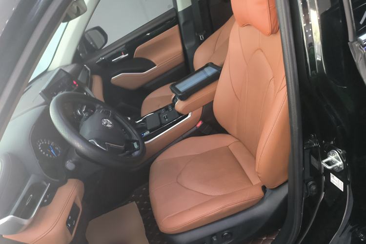 Used Toyota Highlander 2023 2.5L Smart Electric Hybrid Dual-Engine Four-Wheel Drive Prestige Version – 7 Seats Left Front Seat