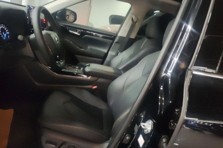 Used Toyota Highlander 2023 2.5L Smart Electric Hybrid Dual-Engine 4x4 Knight Edition 7 Seats Left Front Seat