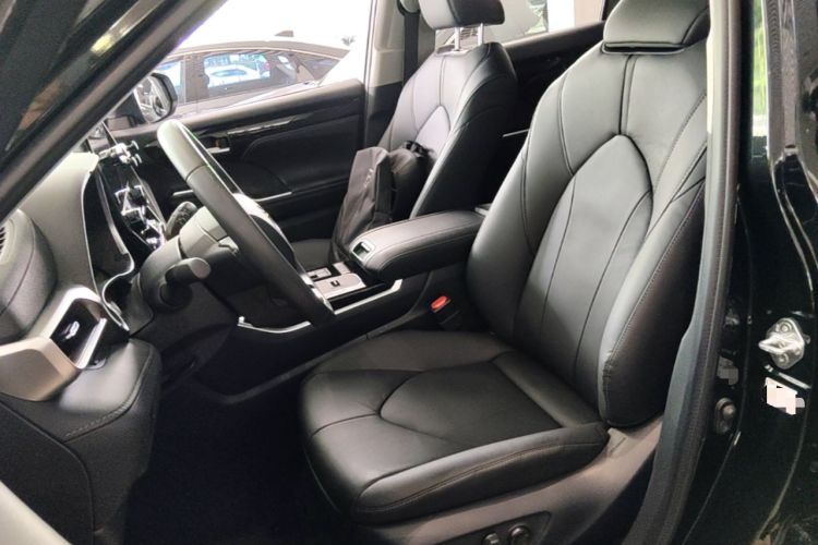 Used Toyota Highlander 2023 2.5L Smart Electric Hybrid Dual-Engine Four-Wheel Drive Prestige Version – 7 Seats Left Front Seat