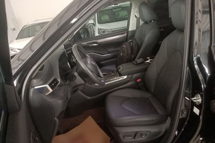 Used Toyota Highlander 2023 2.5L Smart Electric Hybrid Dual-Motor All-Wheel-Drive Supreme Edition – 7 Seats Left Front Seat