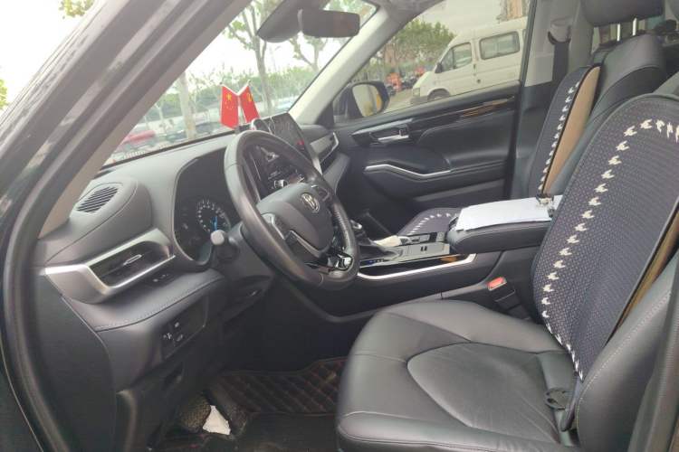 Used Toyota Highlander 2023 2.5L Smart Electric Hybrid Dual-Engine Four-Wheel Drive Prestige Version – 7 Seats Left Front Seat