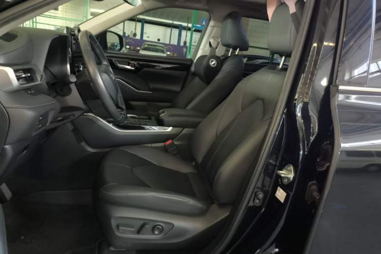 Used Toyota Highlander 2023 2.5L Smart Electric Hybrid Dual-Engine Four-Wheel Drive Prestige Version – 7 Seats Left Front Seat
