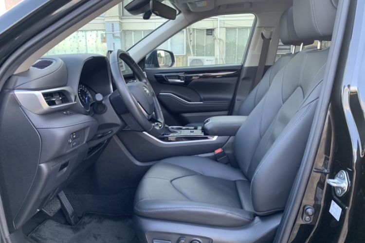 Used Toyota Highlander 2023 2.5L Smart Electric Hybrid Dual-Engine Four-Wheel Drive Prestige Version – 7 Seats Left Front Seat