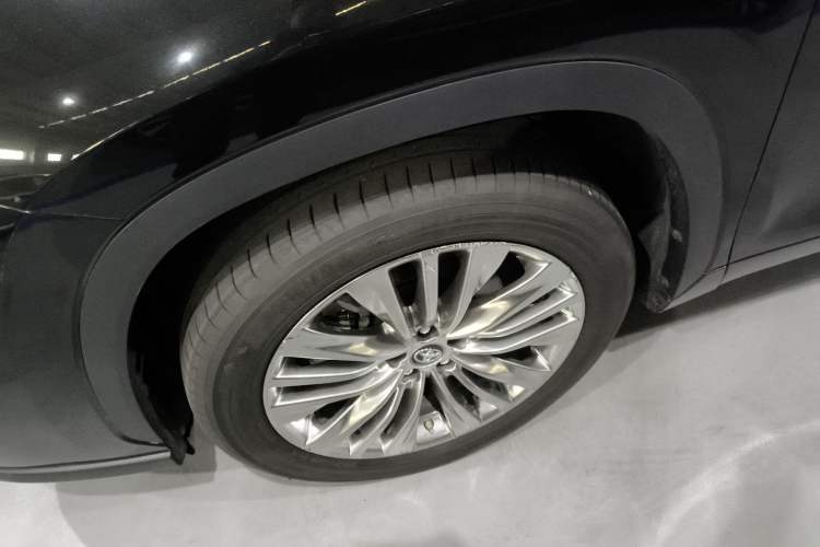 Used Toyota Highlander 2023 2.5L Smart Electric Hybrid Dual-Drive Prestige Version 7 Seats Left Front Wheel Hub