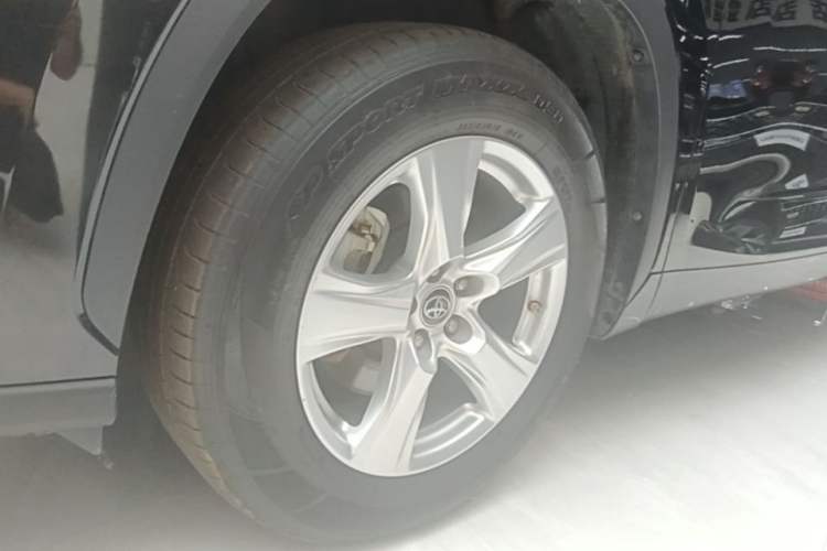 Used Toyota Highlander 2023 2.5L Smart Electric Hybrid Dual-Engine 4x4 Elite Edition 7 Seats Left Front Wheel Hub