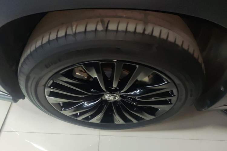 Used Toyota Highlander 2023 2.5L Smart Electric Hybrid Dual-Engine 4x4 Knight Edition 7 Seats Left Front Wheel Hub