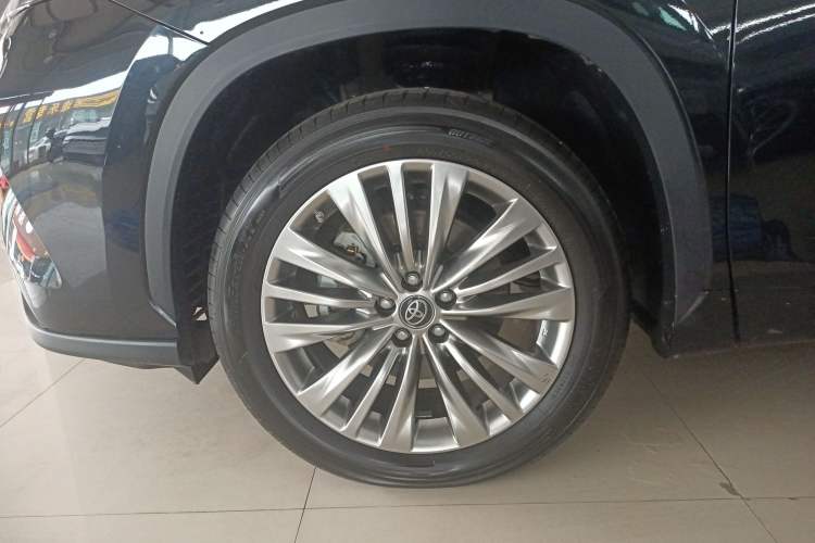 Used Toyota Highlander 2023 2.5L Smart Electric Hybrid Dual-Motor All-Wheel-Drive Supreme Edition – 7 Seats Left Front Wheel Hub