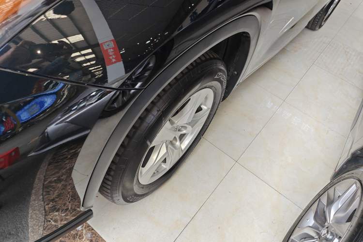 Used Toyota Highlander 2023 2.5L Smart Electric Hybrid Dual-Drive Elite Version 7 Seats Left Front Wheel Hub