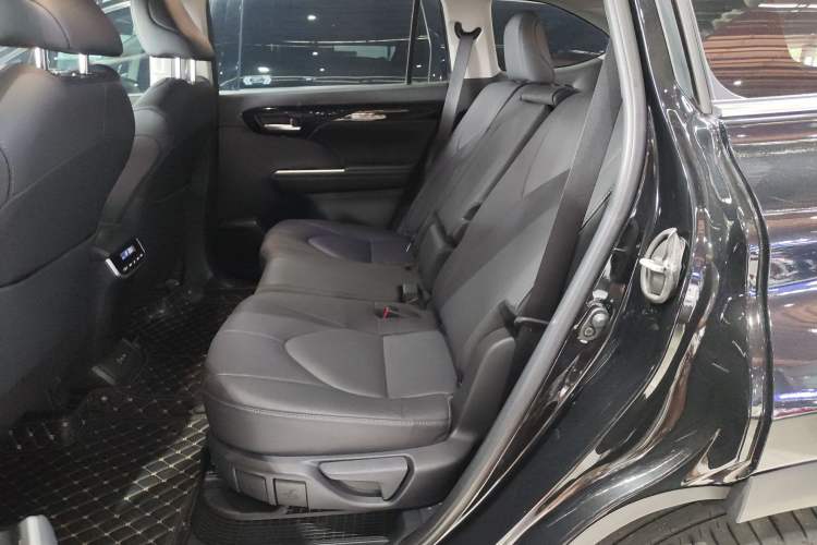 Used Toyota Highlander 2023 2.5L Smart Electric Hybrid Dual-Motor All-Wheel-Drive Luxury 7-Seater Left Rear Seat