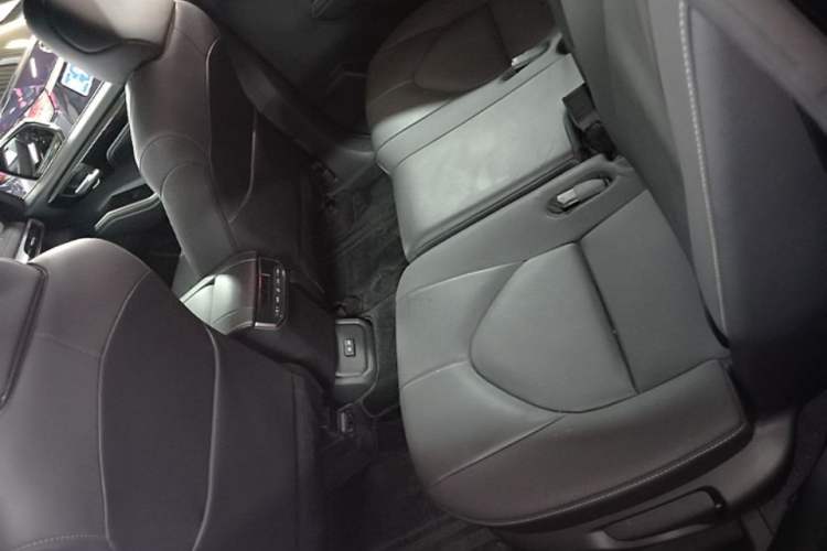Used Toyota Highlander 2023 2.5L Smart Electric Hybrid Dual-Engine 4x4 Knight Edition 7 Seats Left Rear Seat